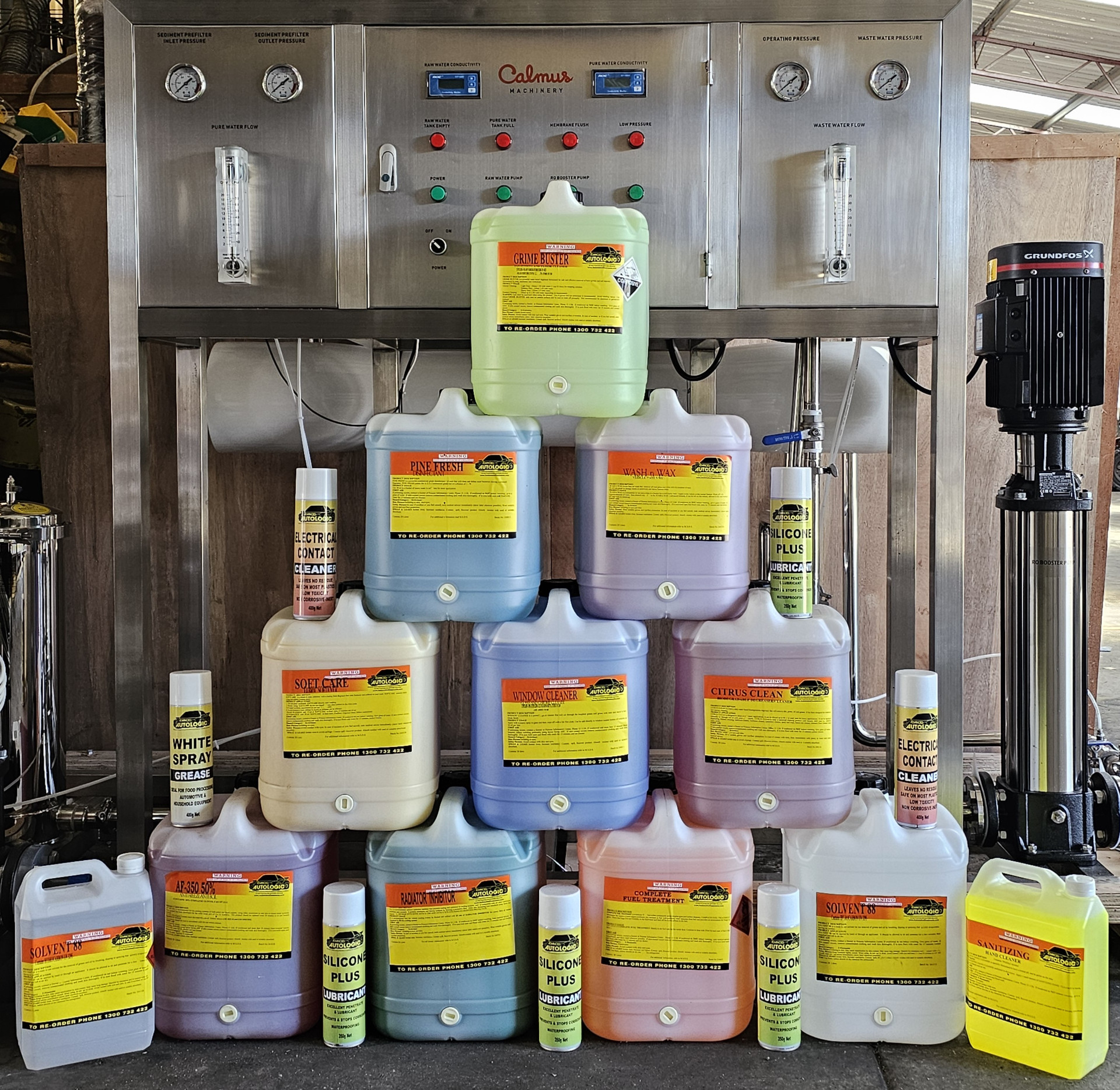 Selection of products stacked in a pyramid in front of a Calmus machine
